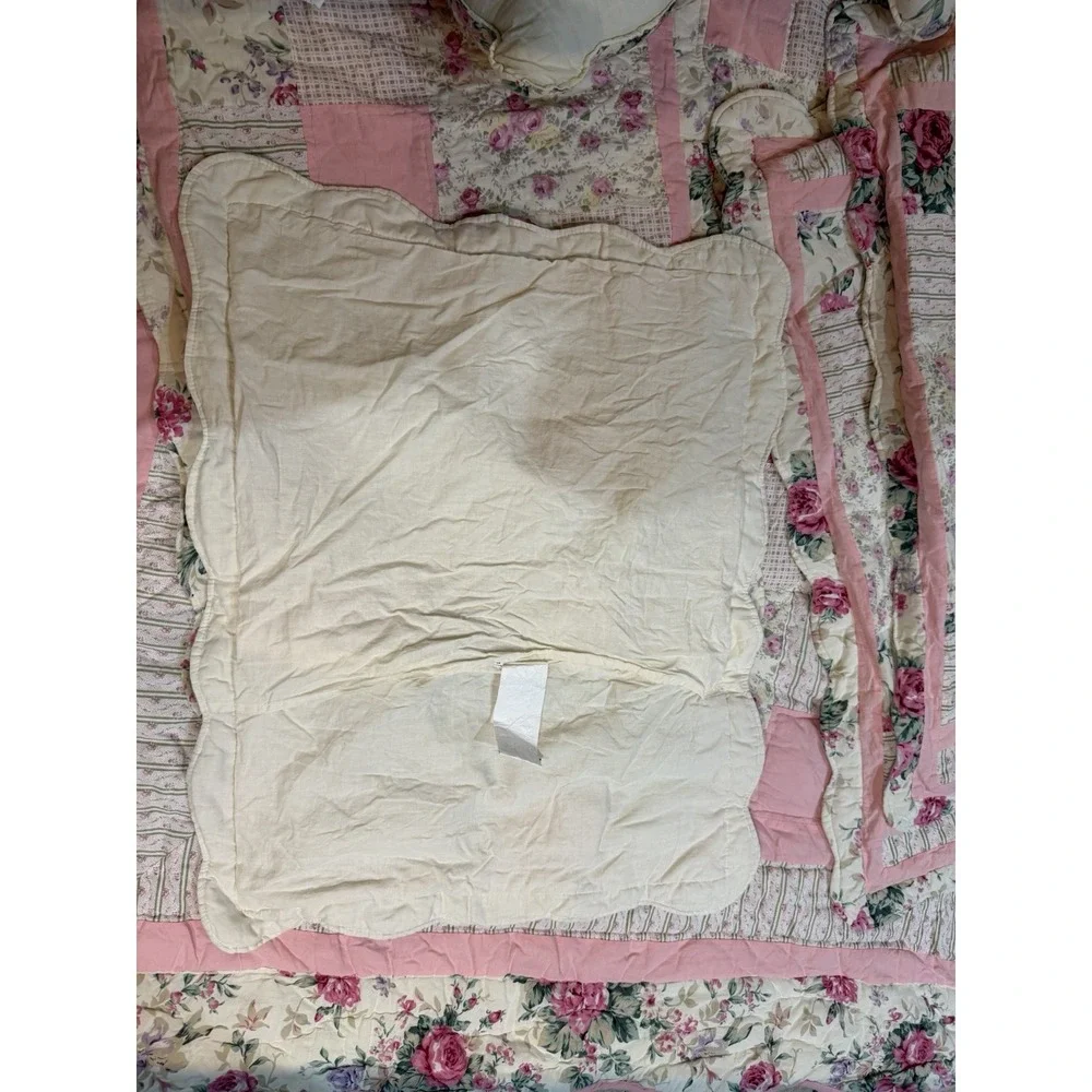 VTG Shabby Chic Cottage Core Quilt 7 Pcs Scallop Floral Patchwork 79x79